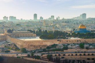 القدس تواجه تصعيداً إسرائيلياً مستمراً رغم تهدئة غزة