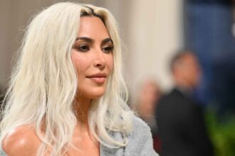 صورة حول : كيم كارداشيان تطمئن جمهورها بعد إصابتها بتمدد الأوعية الدماغية كيم كارداشيان تطمئن جمهورها بعد إصابتها بتمدد الأوعية الدماغية