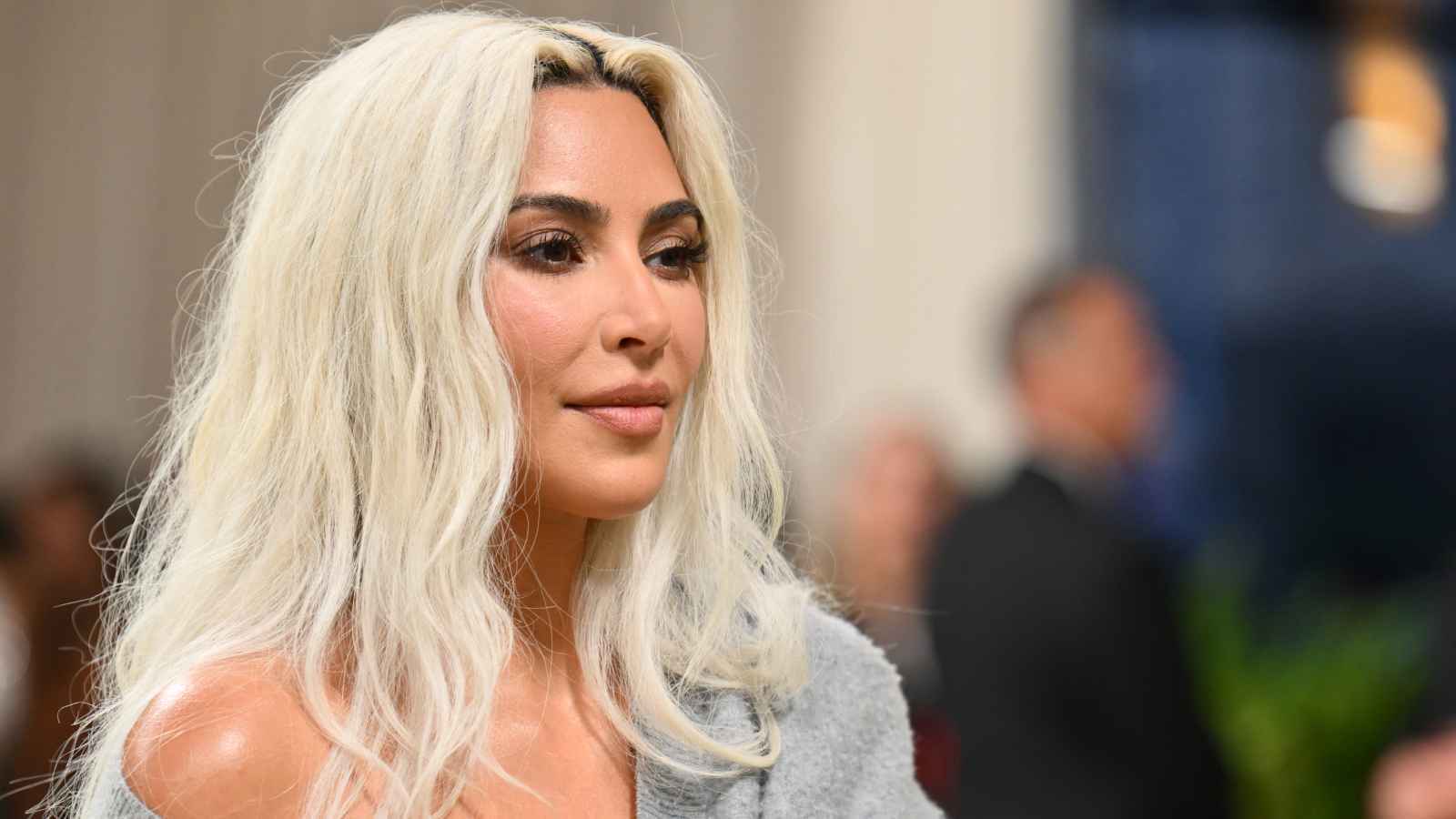 صورة حول : كيم كارداشيان تطمئن جمهورها بعد إصابتها بتمدد الأوعية الدماغية كيم كارداشيان تطمئن جمهورها بعد إصابتها بتمدد الأوعية الدماغية