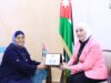 وزيرة التنمية الاجتماعية تكرم الفائزة بجائزة المرأة العربية عدلة الطويسي