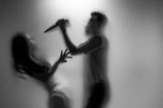 صورة حول : رجل يقتل زوجته ويعيش فوق جثتها 30 عامًا رجل يقتل زوجته ويعيش فوق جثتها 30 عامًا
