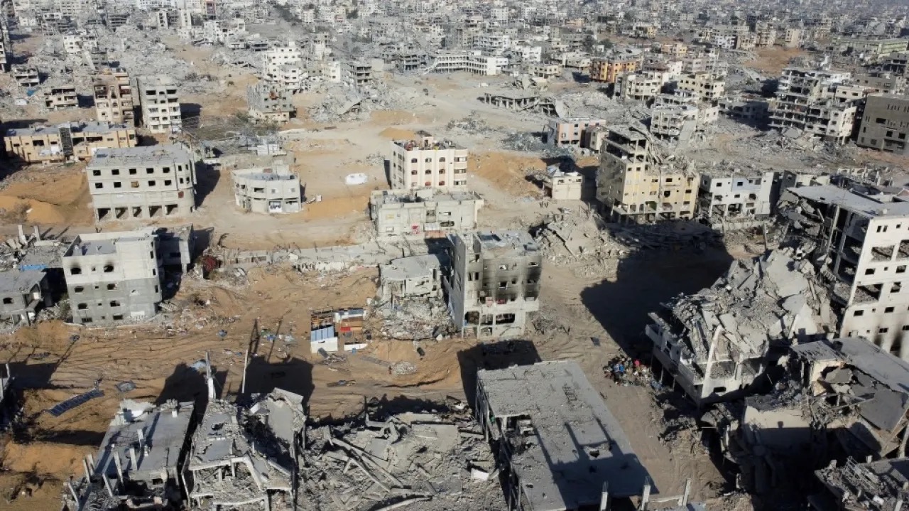 صورة حول : الاحتلال الإسرائيلي ينفذ ضربة محددة وسط غزة الاحتلال الإسرائيلي ينفذ ضربة محددة وسط غزة