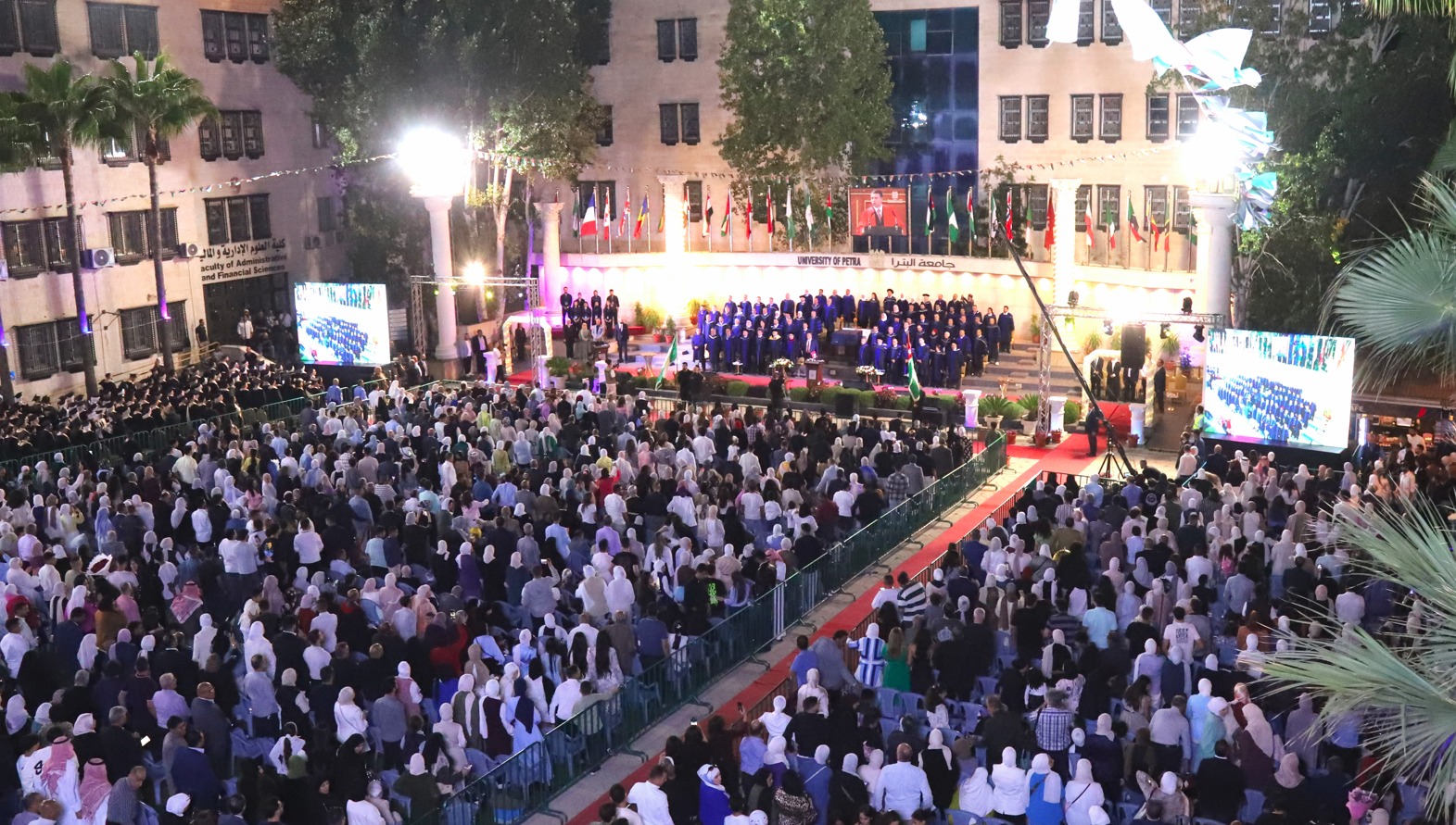 جامعة البترا تحتفل بتخريج الفوج الحادي والثلاثين للفصل الصيفي2024/2025