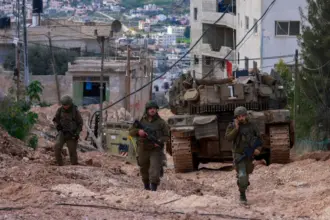 صورة حول : اغتيال ثلاثة فلسطينيين واحتجاز جثامينهم في كفر قود شمال جنين اغتيال ثلاثة فلسطينيين واحتجاز جثامينهم في كفر قود شمال جنين