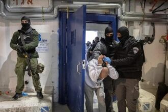 صورة حول : دبلوماسيون أوروبيون ينتقدون منع الصليب الأحمر زيارة الأسرى الفلسطينيين دبلوماسيون أوروبيون ينتقدون منع الصليب الأحمر زيارة الأسرى الفلسطينيين