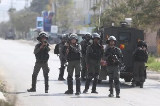 صورة حول : الاحتلال يشن اقتحامات ويفرض اعتقالات ويقيد الحركة في نابلس والقدس الاحتلال يشن اقتحامات ويفرض اعتقالات ويقيد الحركة في نابلس والقدس