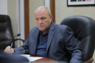 عاجل | خميس عطية يطالب الحكومة بإعادة العمل بالتوقيت الشتوي