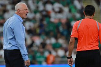 مدرب العراق ينتقد الاتحاد الآسيوي بعد تأهل السعودية إلى المونديال