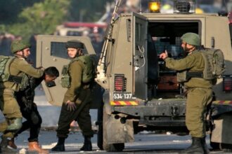 استشهاد شاب فلسطيني في نابلس واعتقالات واسعة بالضفة الغربية