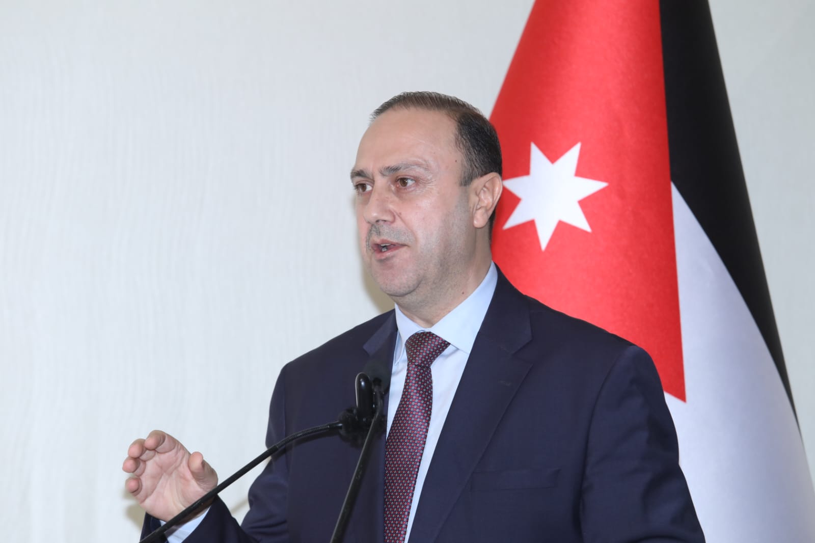 صورة حول : المومني: استكملنا جولات مجلس الوزراء في المحافظات بالمرحلة الأولى المومني: استكملنا جولات مجلس الوزراء في المحافظات بالمرحلة الأولى