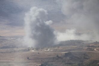 إسرائيل تشن غارات على مواقع حزب الله في شرق لبنان