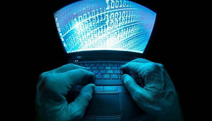 قراصنة يسيطرون على مكبرات صوت مطارات أمريكا وكندا لبث دعم حماس