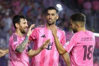 ميسي يشارك مشاعره بعد إعلان بوسكيتس وألبا اعتزالهما