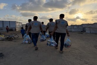 الحملة الأردنية توزع 850 طردًا غذائيًا على نازحي غزة