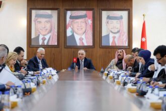 صورة حول : القيسي: لجنة الرد على خطاب العرش تُعدّ صيغة الرد وتقدمها لمجلس النواب القيسي: لجنة الرد على خطاب العرش تُعدّ صيغة الرد وتقدمها لمجلس النواب