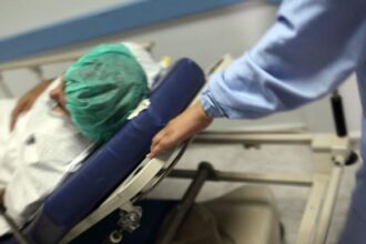 صورة حول : عاجل | السجن لطبيبين بعد وفاة مريض نتيجة أخطاء طبية عاجل | السجن لطبيبين بعد وفاة مريض نتيجة أخطاء طبية