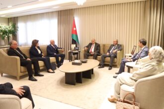 صورة حول : القاضي يلتقي رئيس وأعضاء مجلس مفوضي الهيئة المستقلة للانتخاب القاضي يلتقي رئيس وأعضاء مجلس مفوضي الهيئة المستقلة للانتخاب