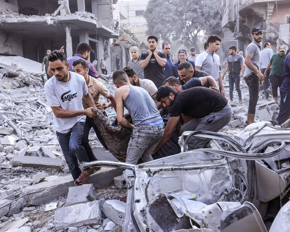 صورة حول : من ثلاجات الاحتلال إلى حضن غزة… أجساد الشهداء تحكي جريمة العصر من ثلاجات الاحتلال إلى حضن غزة… أجساد الشهداء تحكي جريمة العصر