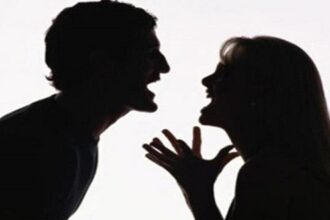 شاب يقاضي خطيبته السابقة لاستعادة هدايا الخطوبة بالسعودية