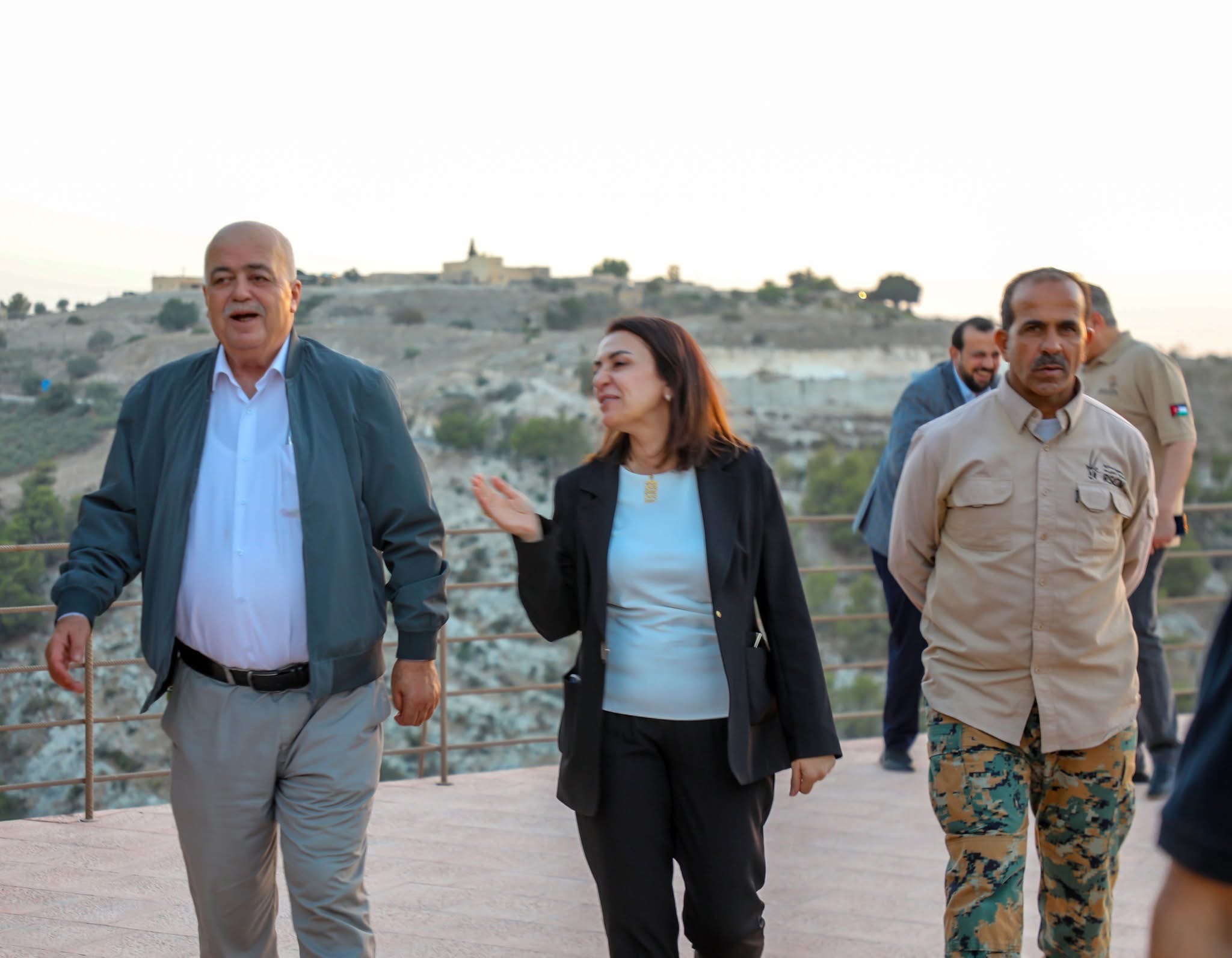 وفد وزاري يتفقد مشروع داخل مدينة إربد