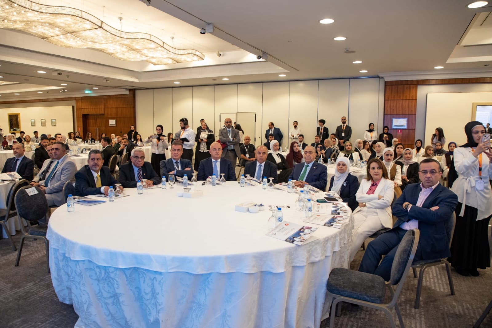محافظة يفتتح اعمال المؤتمر الطبي الدولي الذي تنظمه الجامعة الهاشمية