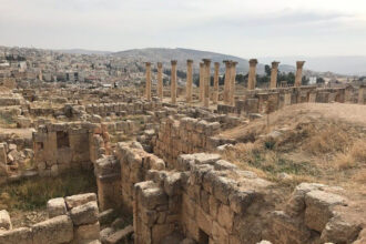 فاعليات جرش تؤكد أهمية ربط المدينة الأثرية بالحضرية لتعزيز السياحة والاقتصاد المحلي