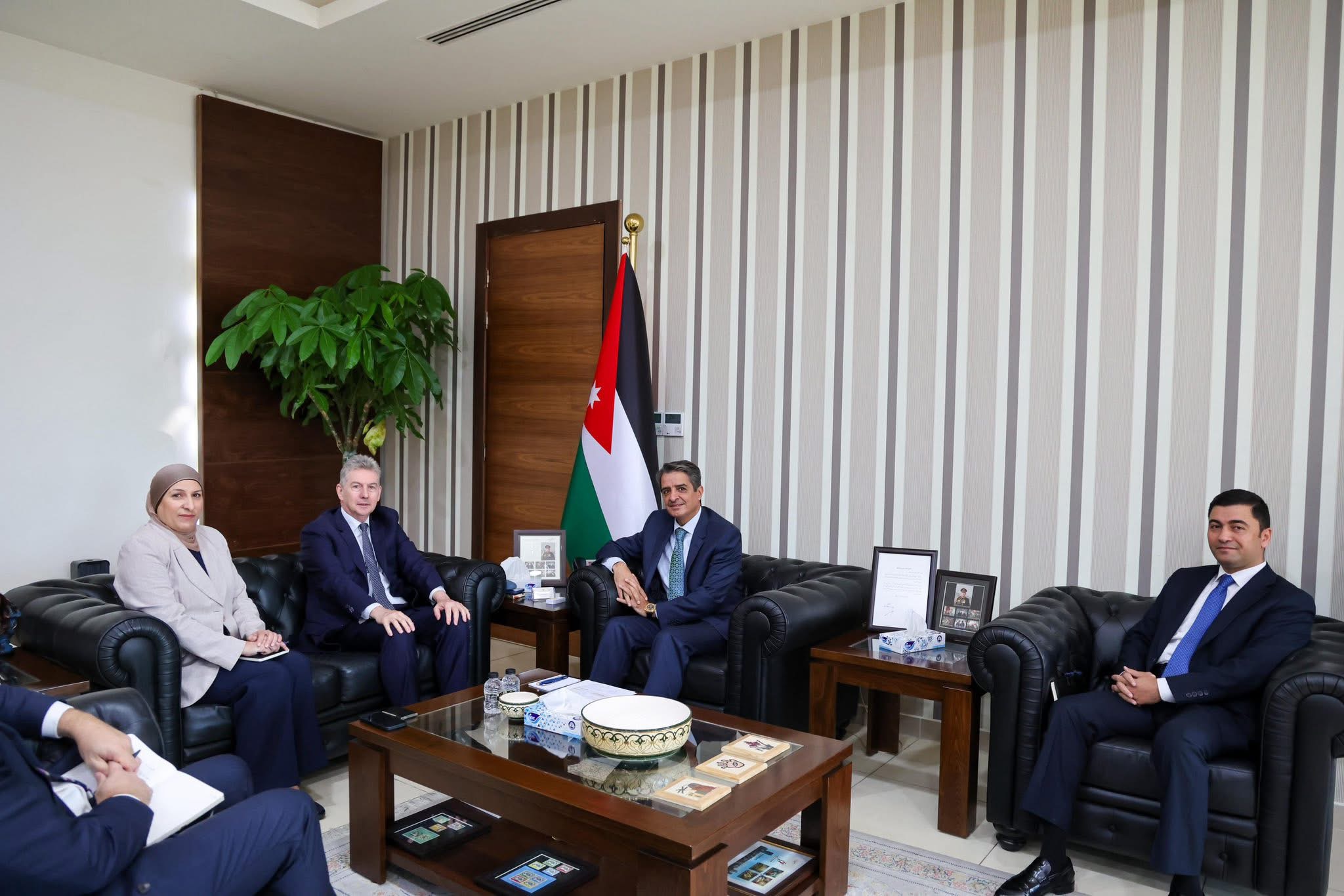 وزير الشباب والسفير الأسترالي في الأردن، يبحثان سبل تعزيز التعاون الشبابي المشترك