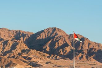 العبادي يكشف تفاصيل حادثة أبخرة مصنع العقبة
