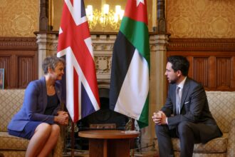 ولي العهد يجتمع بوزيرة الخارجية البريطانية في لندن
