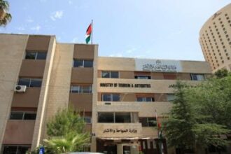 السياحة” تنفذ حملات نظافة وتوعية في المواقع السياحية والأثرية