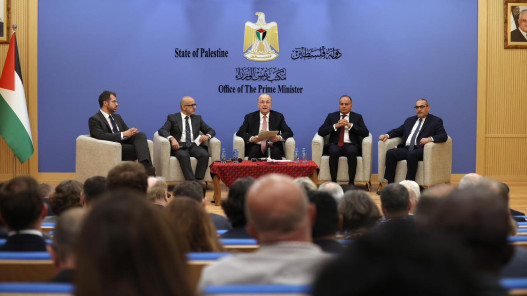 رئيس الوزراء الفلسطيني يستعرض خطة التعافي وإعادة إعمار قطاع غزة