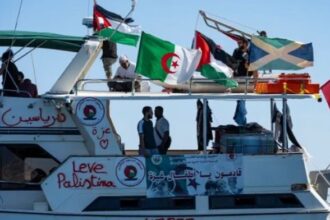 جنود إسرائيليون يقتحمون سفن “أسطول الصمود”
