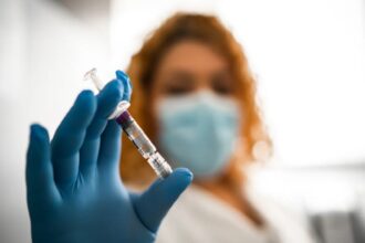 لقاح mRNA جديد يمنع التفاعلات