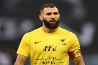 بنزيما ينفي شائعات تعيين سولاري مدربًا