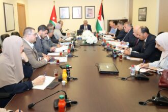 وزير النقل يوجه بتعزيز الرقابة الميدانية ورفع جودة خدمات النقل البري