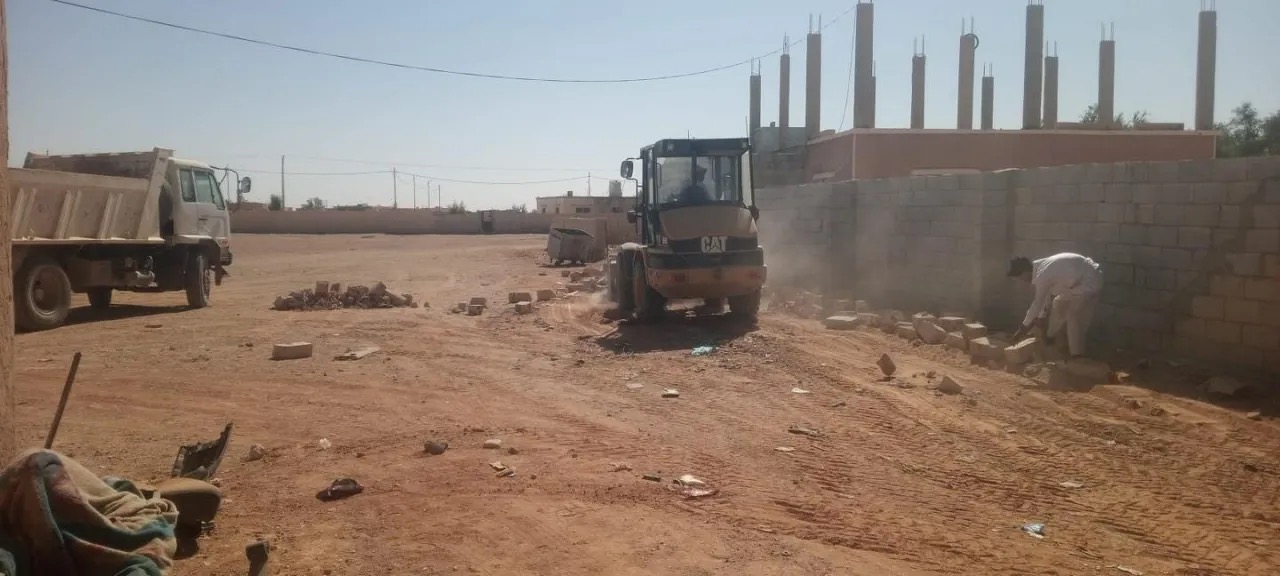 بلدية الجفر تبدأ حملة لإزالة حظائر الأغنام