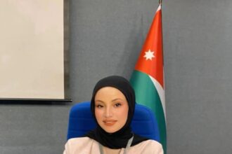 طالبة أردنية تبتكر تطبيقاً ذكياً