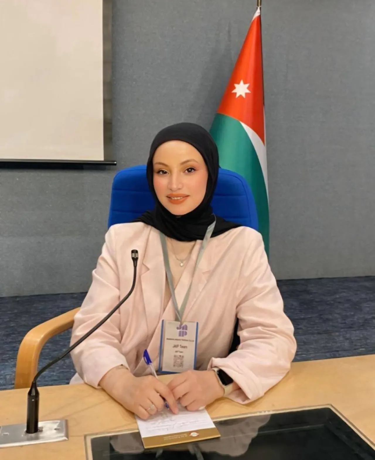 طالبة أردنية تبتكر تطبيقاً ذكياً