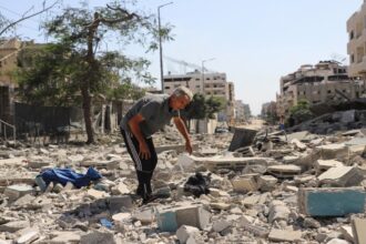 استشهاد 11 فلسطينياً