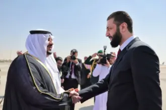 الرئيس السوري أحمد الشرع يصل الرياض للمشاركة في مؤتمر “مستقبل الاستثمار”