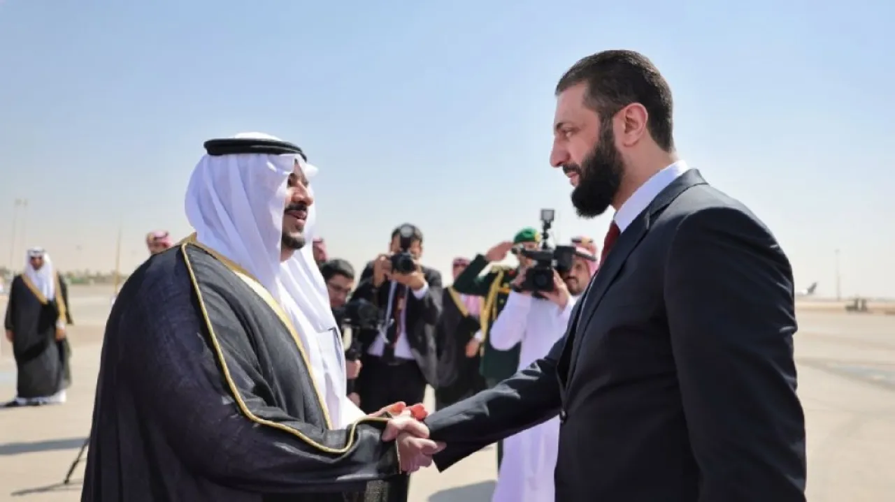 صورة حول : الرئيس السوري أحمد الشرع يصل الرياض للمشاركة في مؤتمر “مستقبل الاستثمار” الرئيس السوري أحمد الشرع يصل الرياض للمشاركة في مؤتمر “مستقبل الاستثمار”