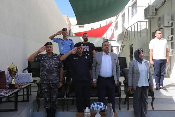 صورة حول : شرطة شرق عمان تنظم بطولة “القائد” في مدارس أرض النشامى تكريماً لجلالة الملك شرطة شرق عمان تنظم بطولة “القائد” في مدارس أرض النشامى تكريماً لجلالة الملك