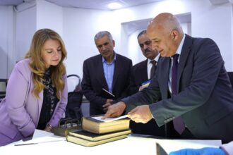 وزيرة الدولة للشؤون الخارجية تبحث ومدير مركز التوثيق الملكي تعزيز التعاون