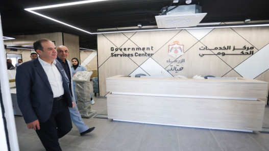 السميرات يتفقد مشاريع مراكز الخدمات الحكومية الشاملة في ثلاث محافظات