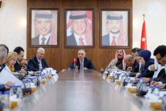 صورة حول : لجنة الرد على خطاب العرش تعد مقترح الصيغة بعد الاستماع لملاحظات النواب لجنة الرد على خطاب العرش تعد مقترح الصيغة بعد الاستماع لملاحظات النواب