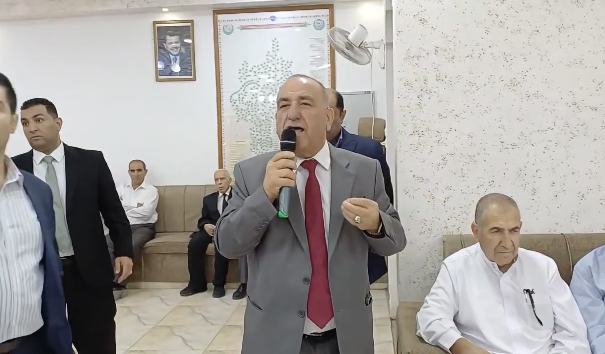 الصحفي أحمد سليم العياصره يقيم مأدبة غداء تكريمية تكريمًا لدعمه ومتابعيه"صور "