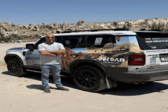 صورة حول : رحلة الوفاء: الرحالة الأردني عبدالسلام العجارمة يجوب العالم بسيارته للترويج للسياحة والثقافة الأردنية رحلة الوفاء: الرحالة الأردني عبدالسلام العجارمة يجوب العالم بسيارته للترويج للسياحة والثقافة الأردنية