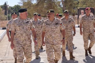 الحنيطي يتفقد المنطقة العسكرية الشرقية