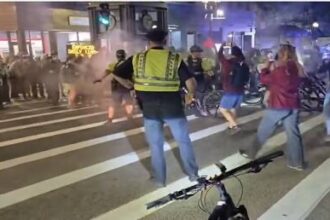 اعتقال 13 متظاهراً مؤيداً للفلسطينيين"صور"