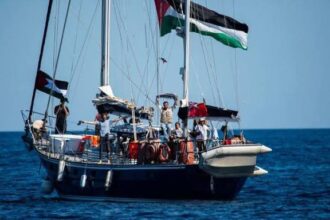 العائدون من أسطول الحرية يصلون الحدود الأردنية الأحد
